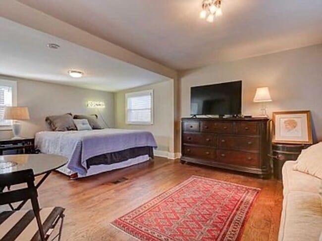 Building Photo - South Knox 3BR/2BA - TWO kitchens; great for roommates or MIL suite