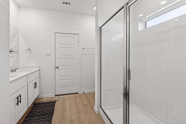 Building Photo - 407 Robin Ct