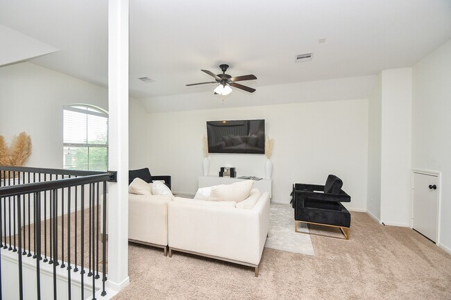 Building Photo - 24119 Via Renata Dr