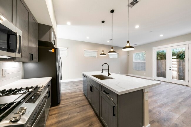 Building Photo - 5214 Pinemont Creek Ln