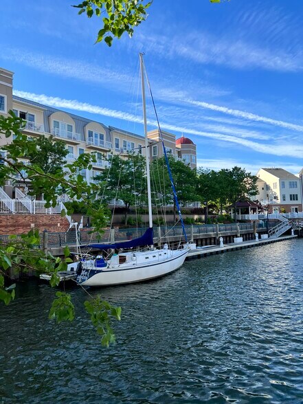 Building Photo - 100 Shearwater Ct E