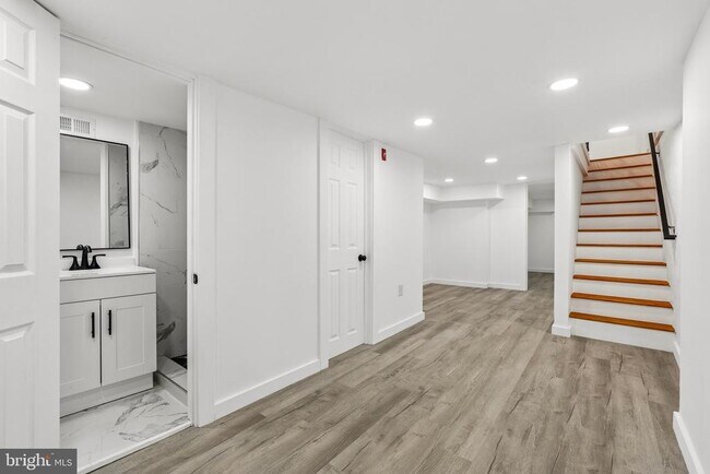 Building Photo - 2359 Ann St