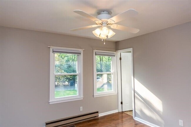 Building Photo - Rare Find... Detached Single Family Home in Purcell Park!