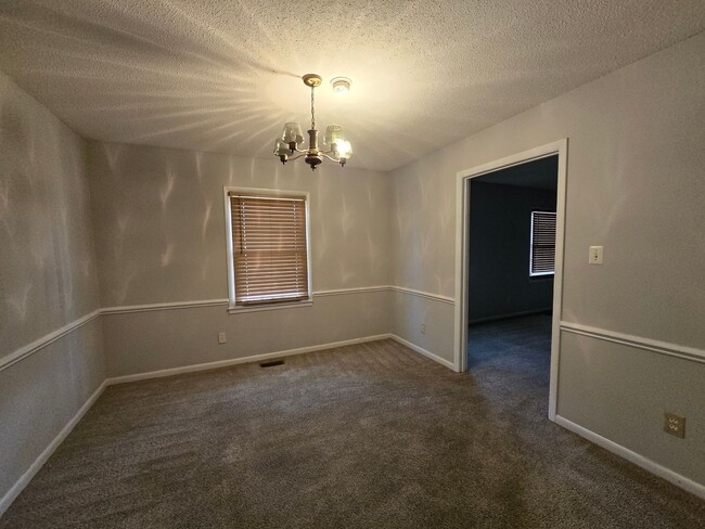 Building Photo - 622 Garfield Dr