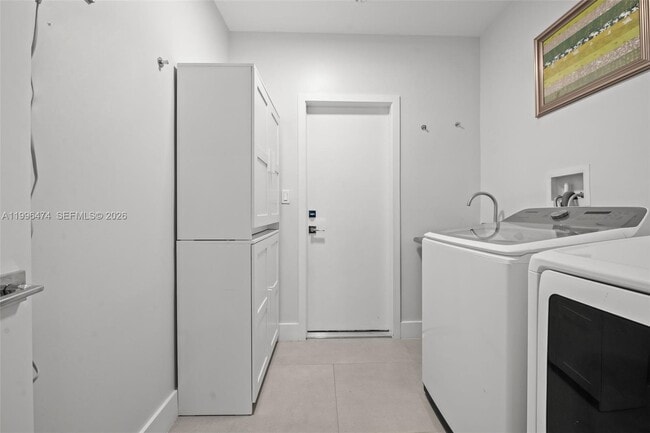 Building Photo - 5735 SW 35th St