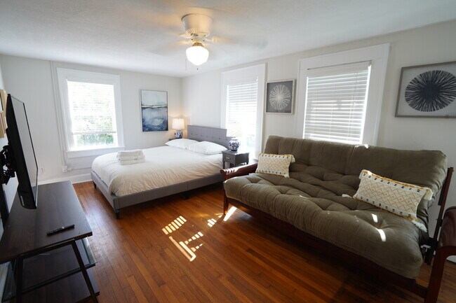 Building Photo - 1007 12th Ave N