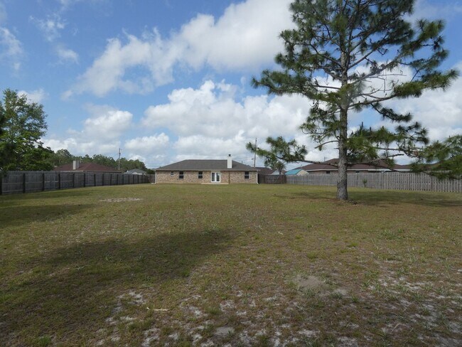 Building Photo - Spacious 3-Bedroom Home - Half Acre Lot