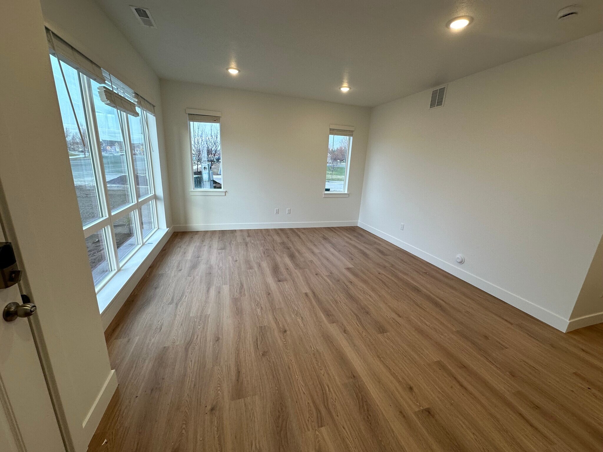 Building Photo - 33 N 460 W