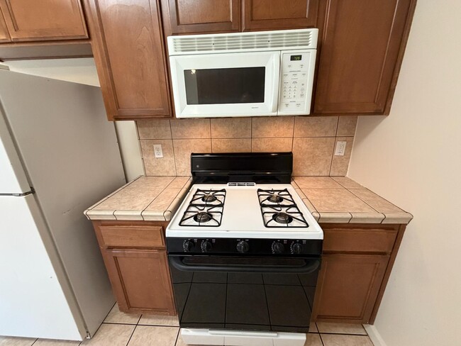 Building Photo - 4723 W Clinton Ave