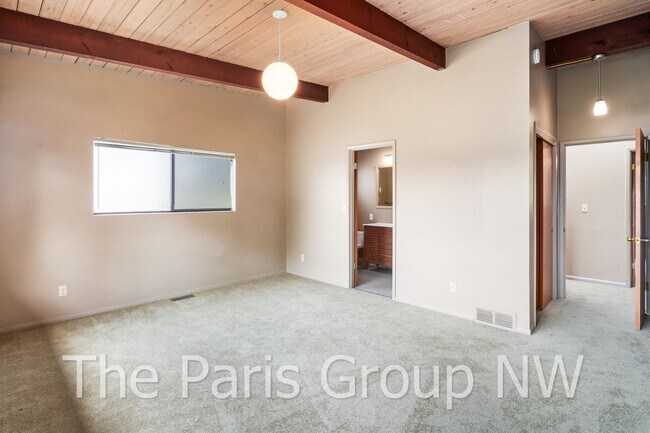 Building Photo - Extraordinary 4BR, 4200sf Mid Century Water View Home with Amazing Outdoor Spaces