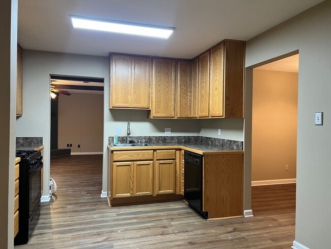 Building Photo - 16 Patty Ln