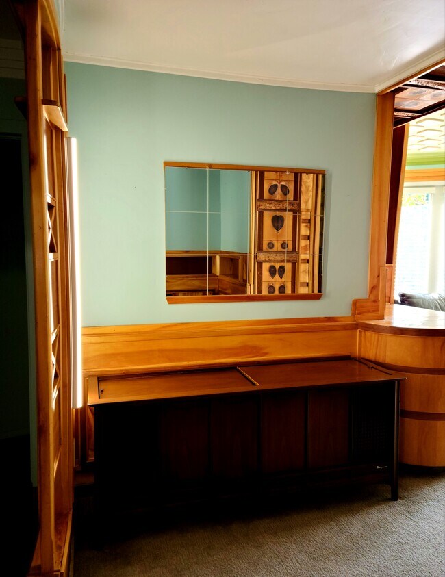 Building Photo - 699 N 600 E