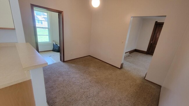 Building Photo - 410 Cottage Ave