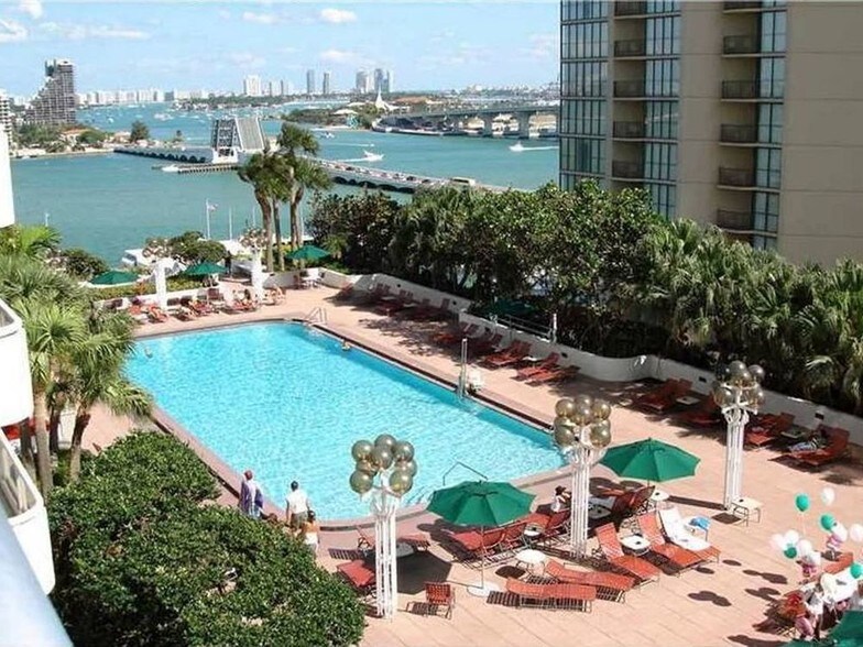 Building Photo - 1717 N Bayshore Dr