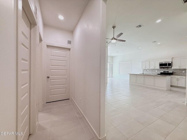 Building Photo - 7792 Enchanted Pk Dr