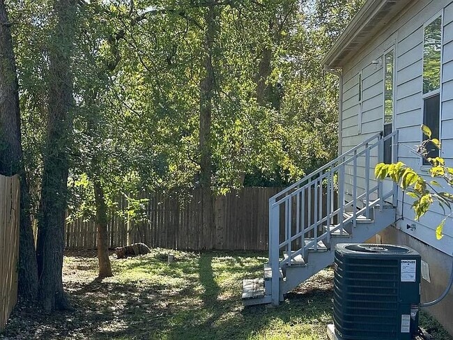 Building Photo - 5529 Mesa Cir