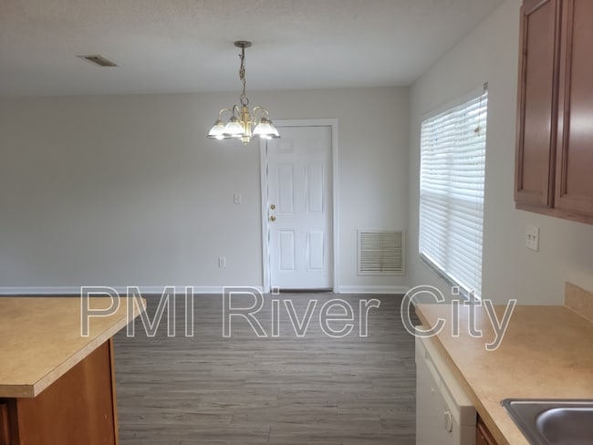 Building Photo - 1390 Old Middleburg Rd N