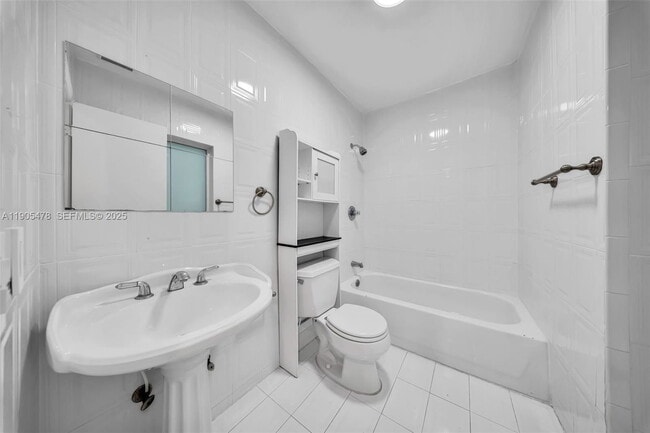 Building Photo - 4000 Alhambra Cir