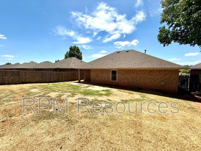 Building Photo - 520 S Castle Ridge Ln