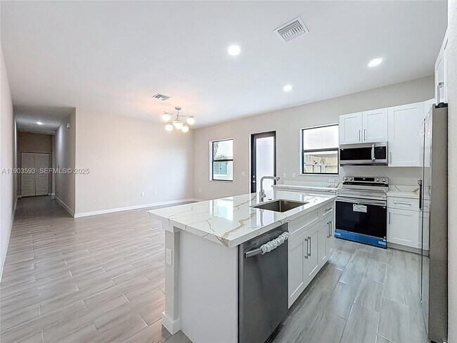 Building Photo - 402-414 NW 41st St