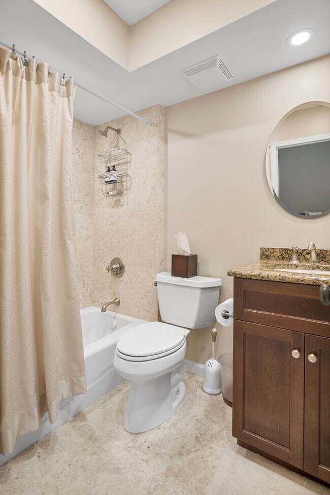 Building Photo - ** OLDE NAPLES ** 3 BED + DEN / 3 BATH - GARAGE - WALK TO BEACH & DOWNTOWN - SHORT TERM RENTAL