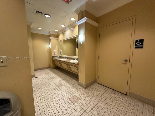 Building Photo - 2501 S Ocean Dr