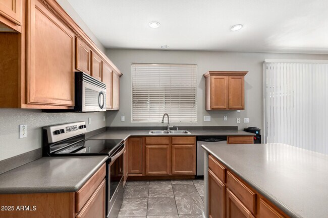 Building Photo - 13550 W Cypress St
