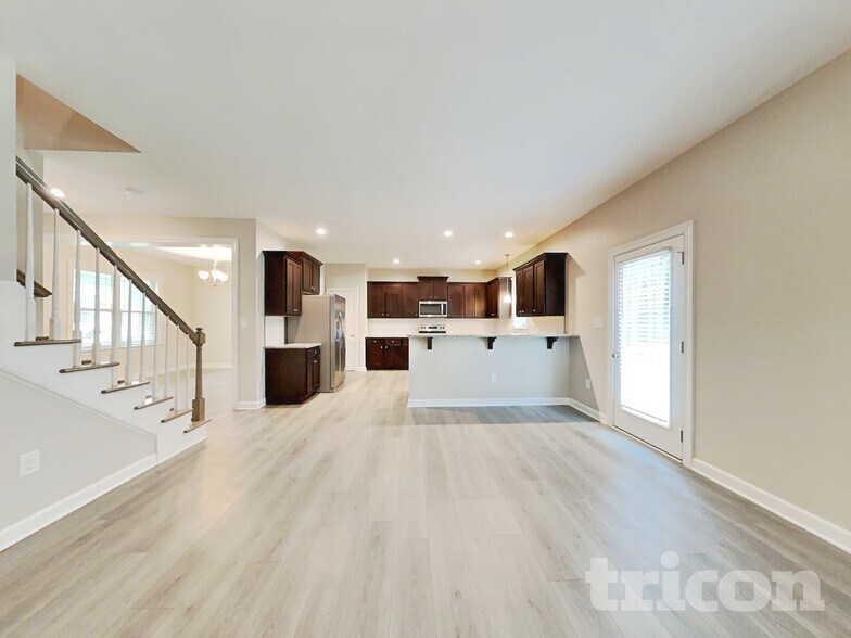 Building Photo - 262 Dundalk Dr