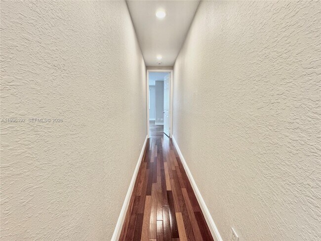 Building Photo - 504 SW 4th Ave