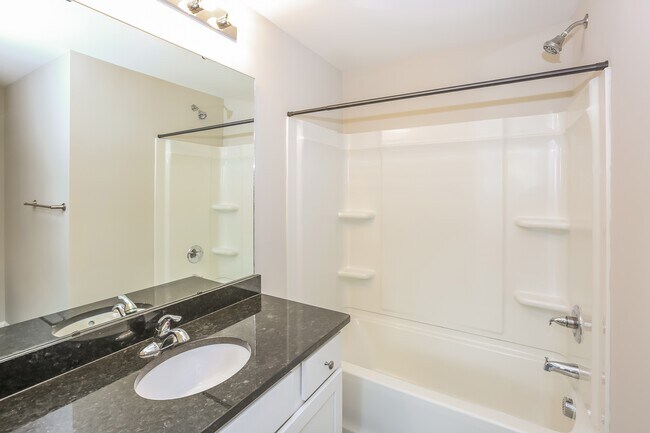 Building Photo - 116 Rowan St