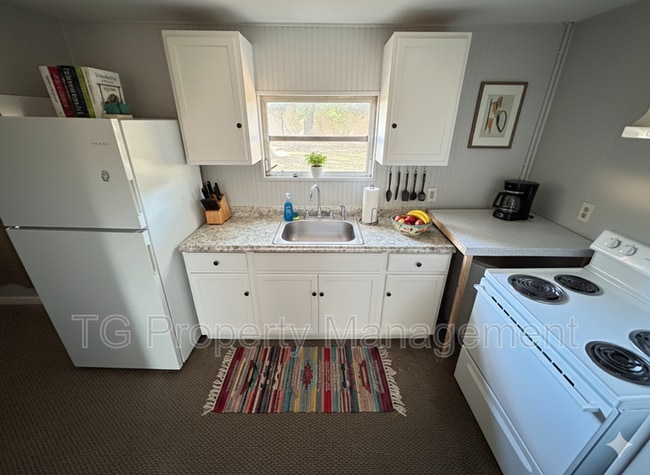 Building Photo - 5691 Akra Ave