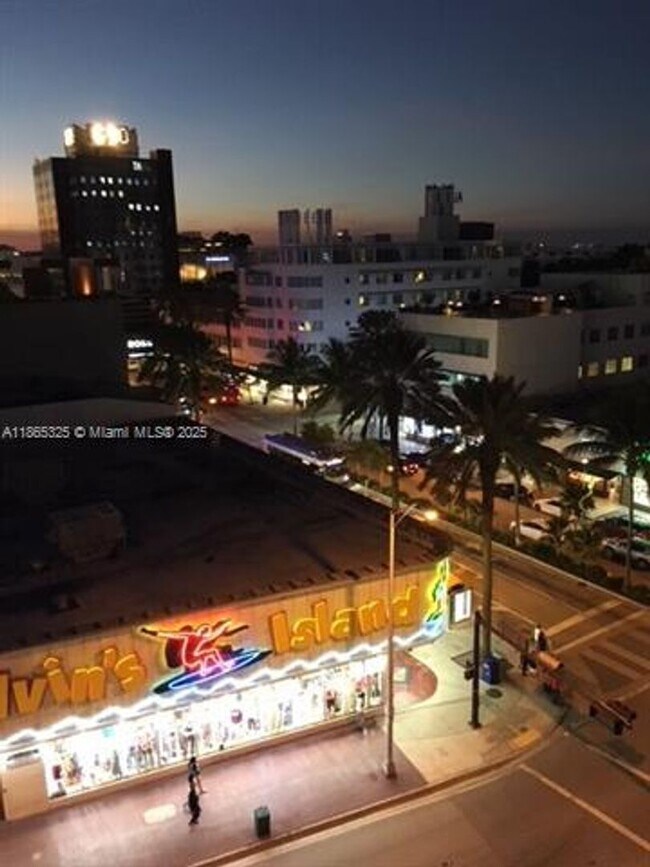 Building Photo - 100 Lincoln Rd