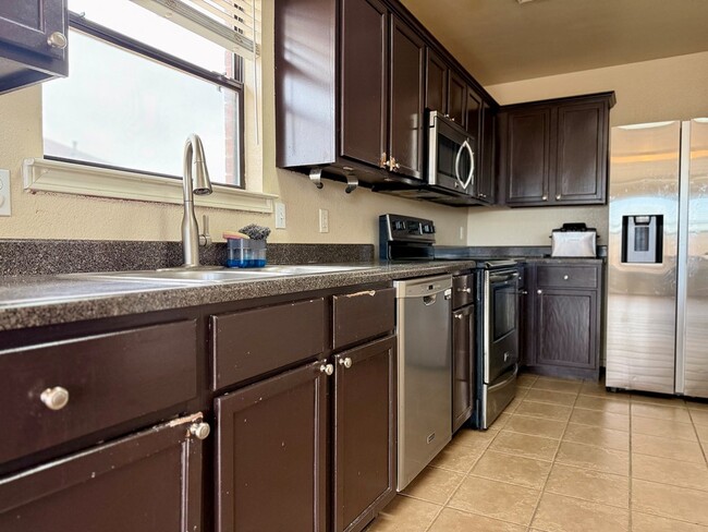 Building Photo - 3941 Esmond Dr