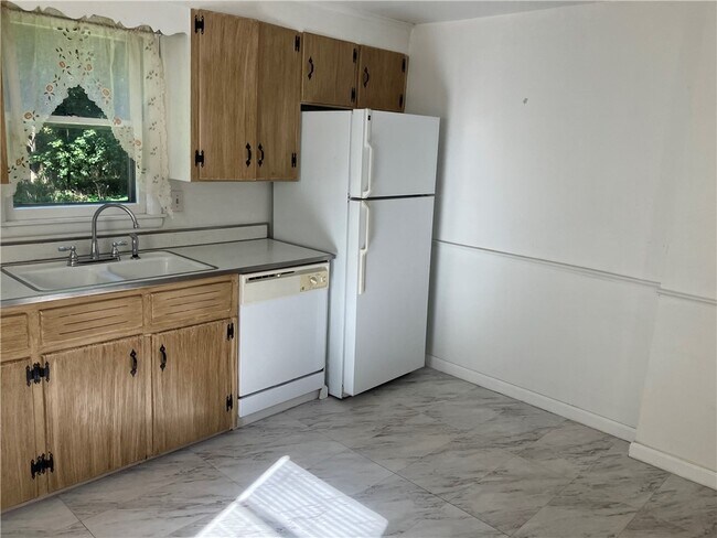 Building Photo - 50 Golf Ave