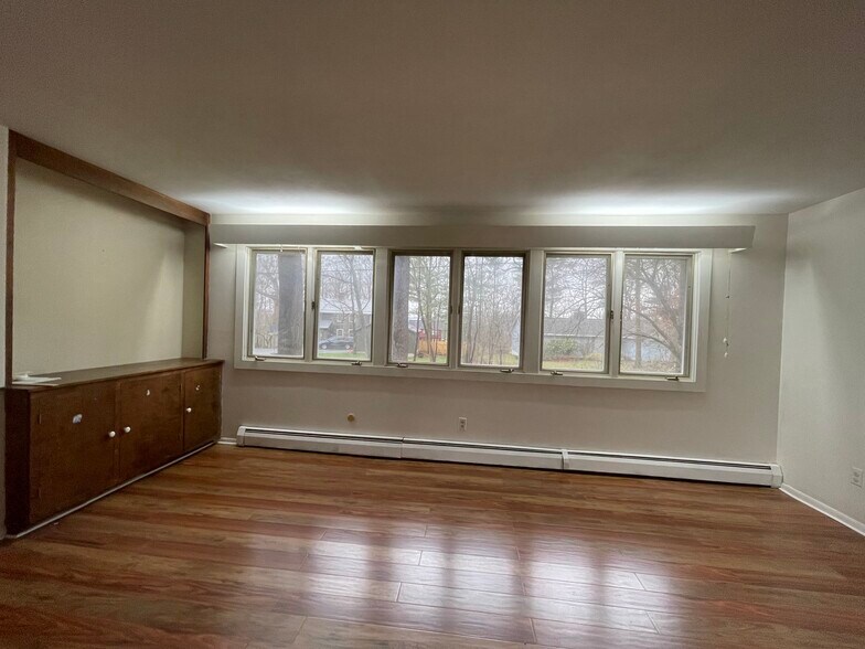 Building Photo - 139 Burleigh Dr