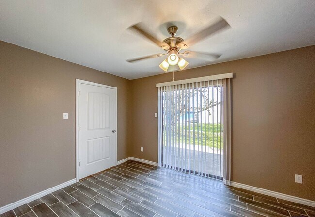 Building Photo - 2208 Shoemaker Dr