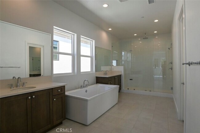 Building Photo - 20552 Edgewood Ct