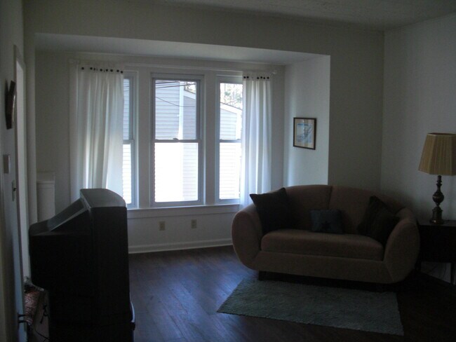 Primary Photo - 73 Grandview Ave