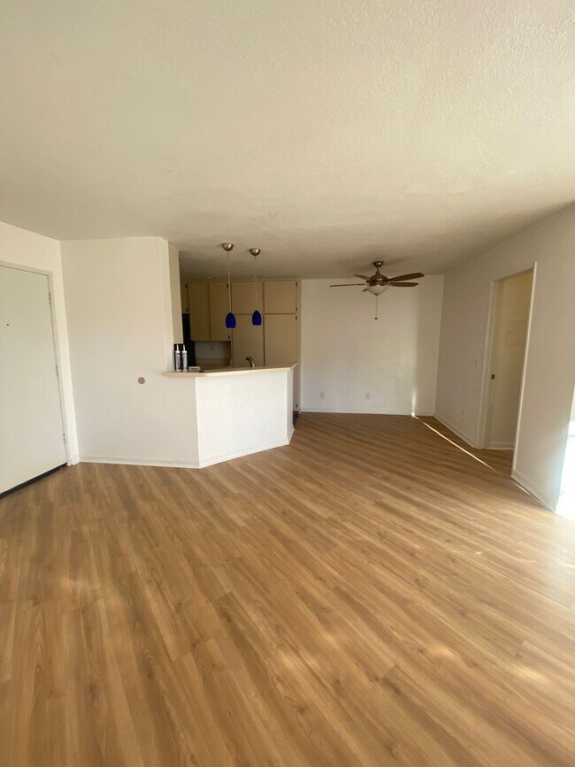 Building Photo - 9785 Mesa Springs Way