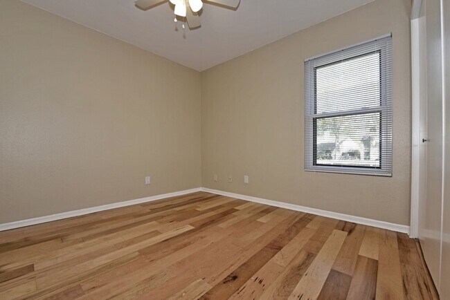 Building Photo - 3404-3404 Ridge Ash