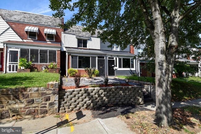 Building Photo - 204 34th St NE