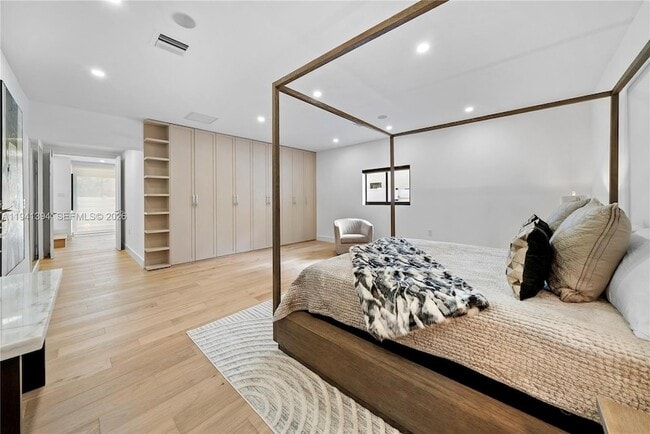 Building Photo - 600 NE 57th St