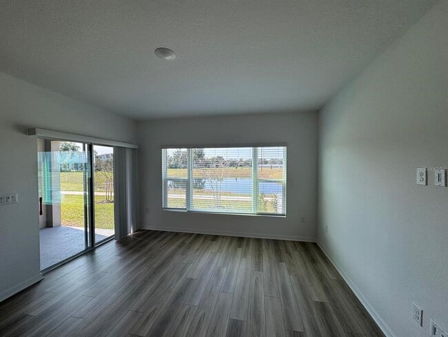 Building Photo - 362 Thompson Vlg Ave