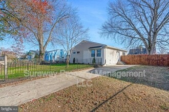 Building Photo - 213 Cardinal Ln