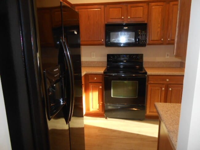 Building Photo - 3 bedroom, 3 bath townhome in Kiskadee Parke