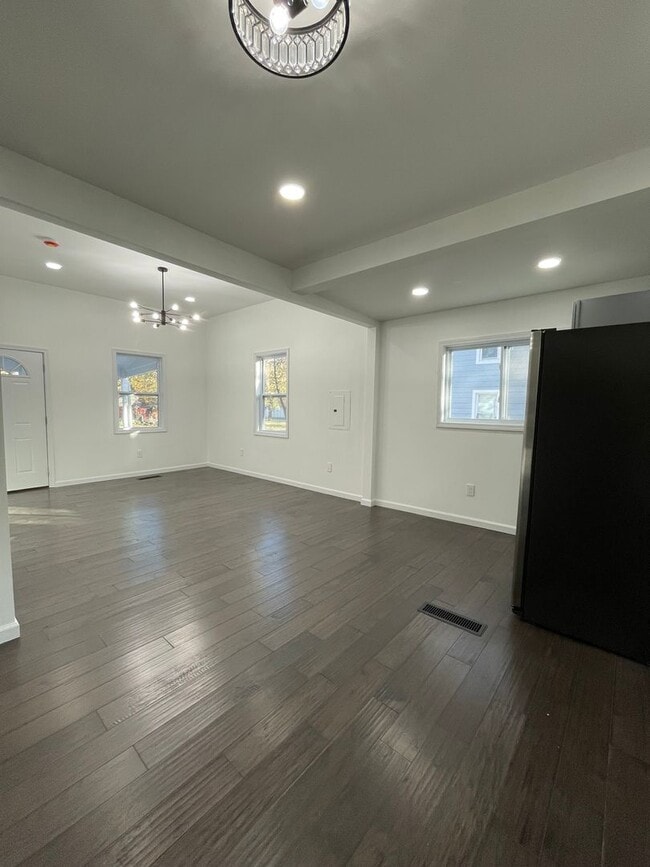 Building Photo - 409 State St