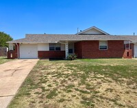 Building Photo - 3 Bedroom Home in Prime MOORE Location!