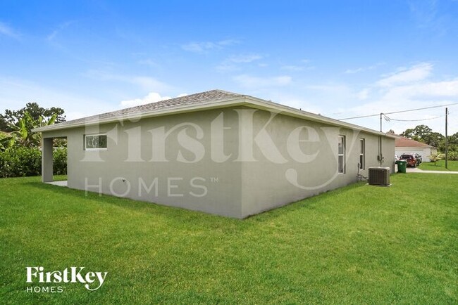 Building Photo - 3157 SW Letchworth St