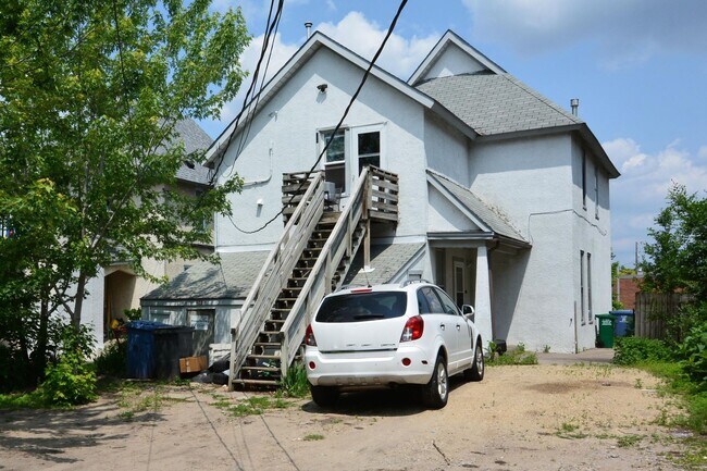 Building Photo - 920 22nd Ave NE