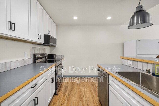 Building Photo - 7009 Stanich Ave